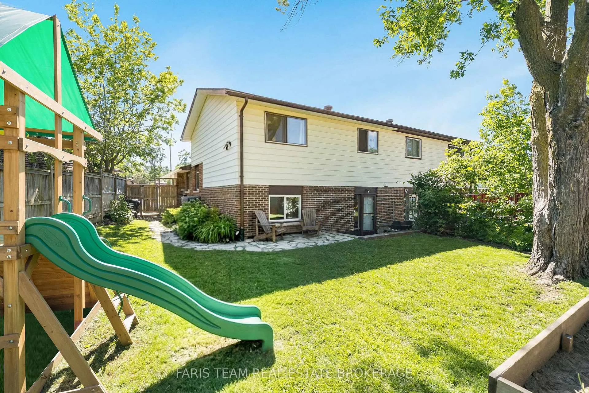 Photo 36 of 21 Maplehurst Crescent, Barrie, Cundles East — HOMEH