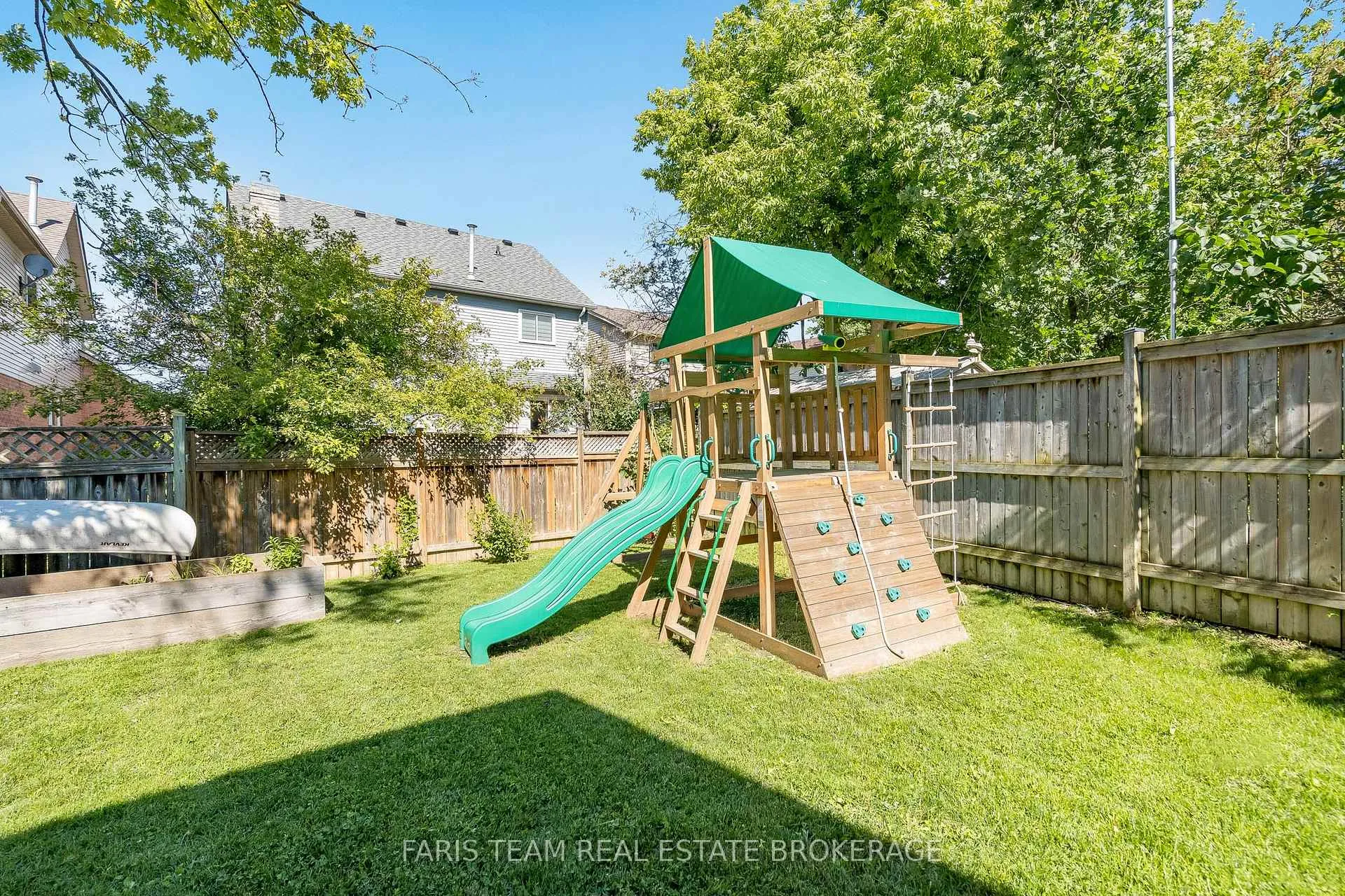 Photo 37 of 21 Maplehurst Crescent, Barrie, Cundles East — HOMEH