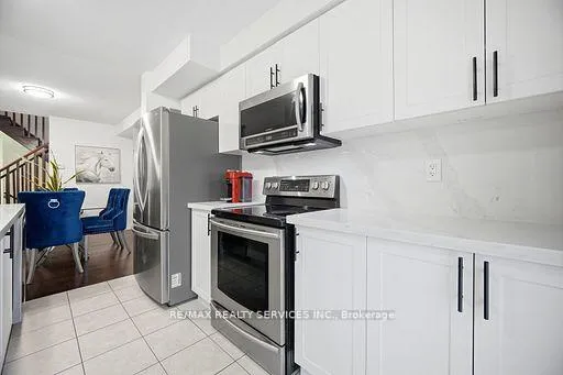 Photo 11 of 25 Bannister Crescent, Brampton, Northwest Brampton — HOMEH