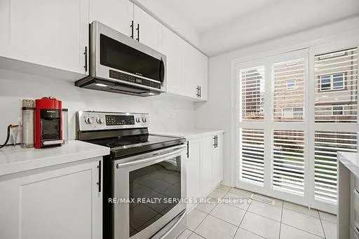 Photo 12 of 25 Bannister Crescent, Brampton, Northwest Brampton — HOMEH