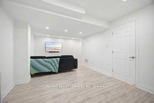 Photo 36 of 25 Bannister Crescent, Brampton, Northwest Brampton — HOMEH