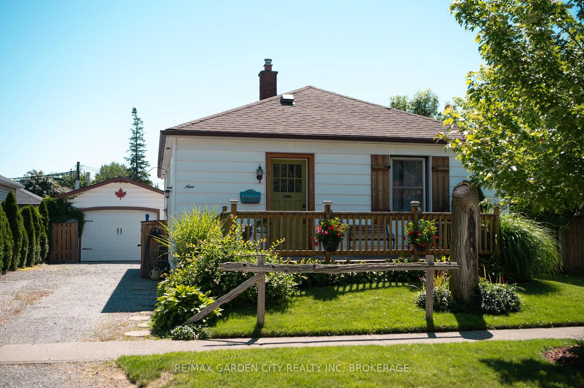 Photo 2 of 9 Blain Place, St. Catharines, E. Chester — HOMEH