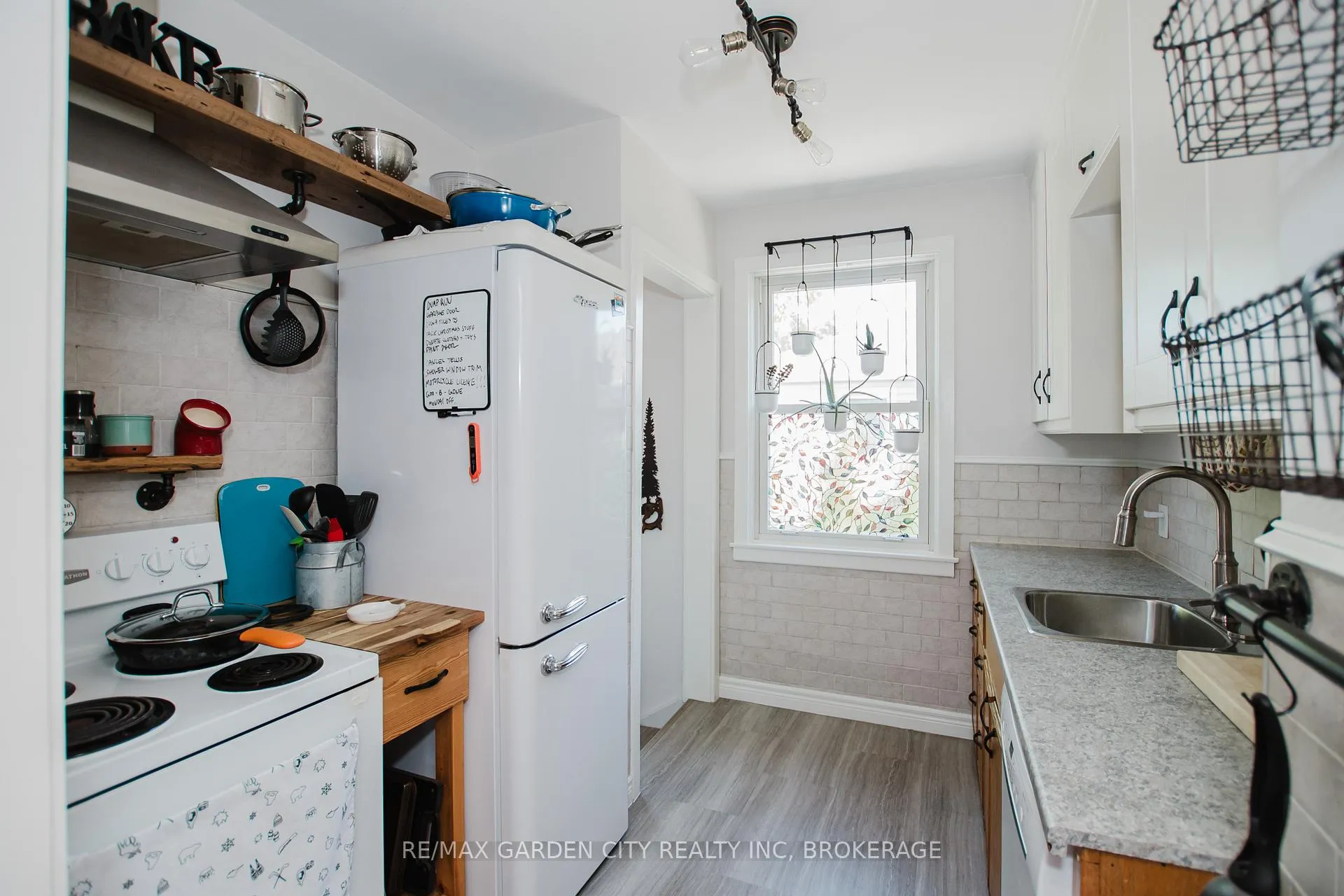 Photo 11 of 9 Blain Place, St. Catharines, E. Chester — HOMEH