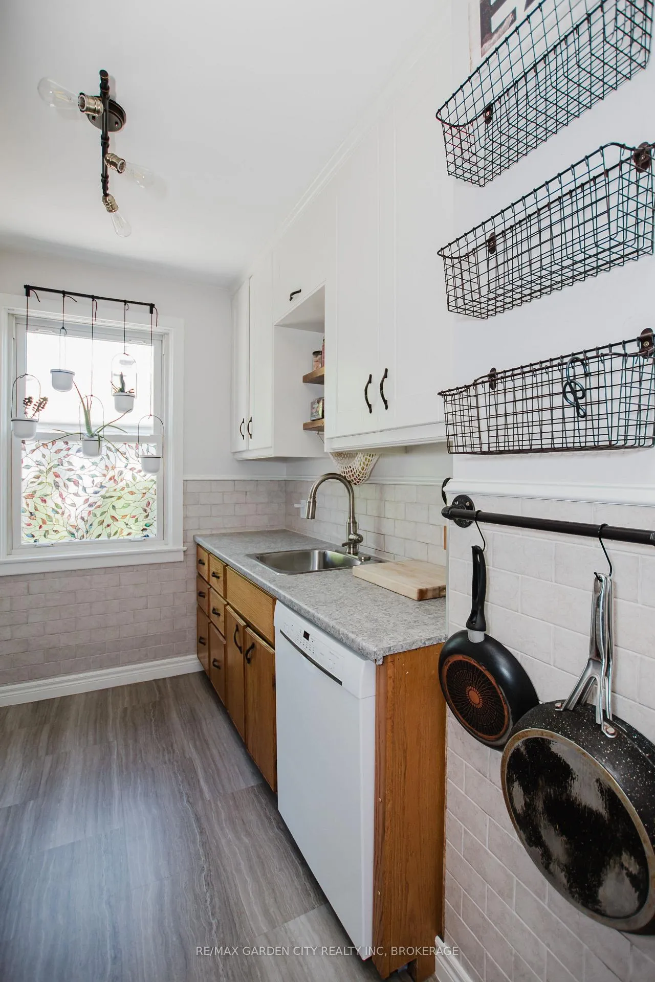 Photo 13 of 9 Blain Place, St. Catharines, E. Chester — HOMEH