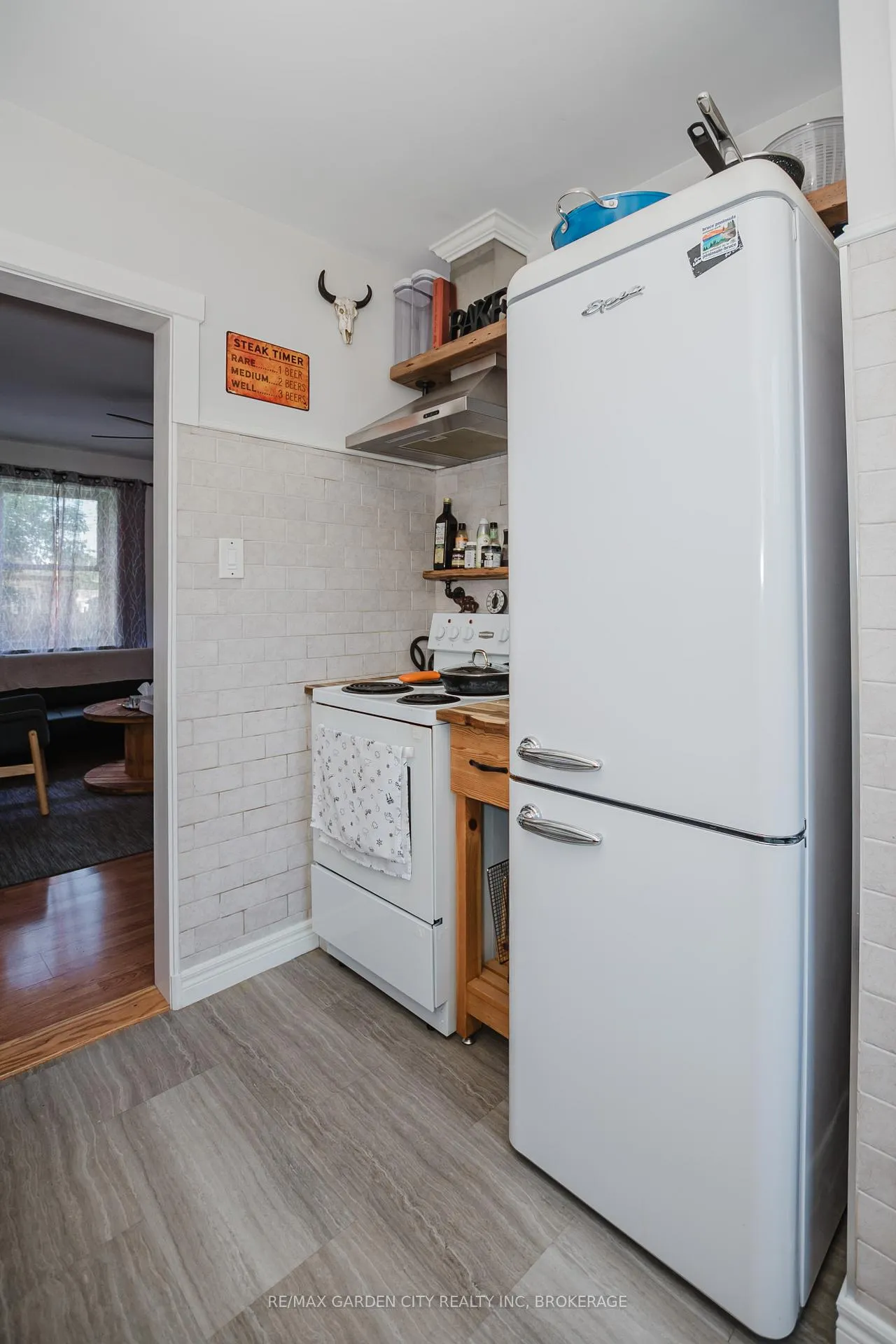Photo 14 of 9 Blain Place, St. Catharines, E. Chester — HOMEH
