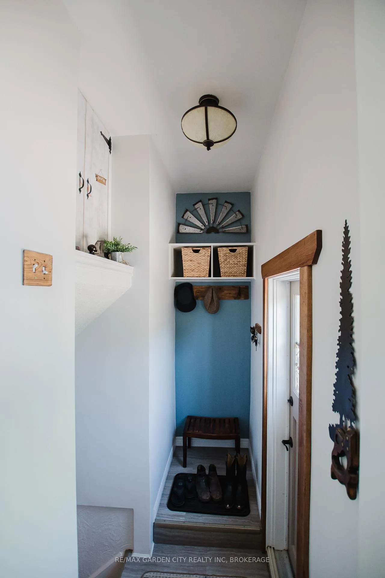 Photo 21 of 9 Blain Place, St. Catharines, E. Chester — HOMEH