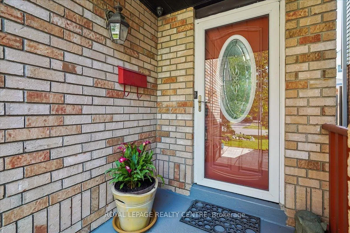 Photo 5 of 116 Chipmunk Crescent, Brampton, Sandringham-Wellington — HOMEH
