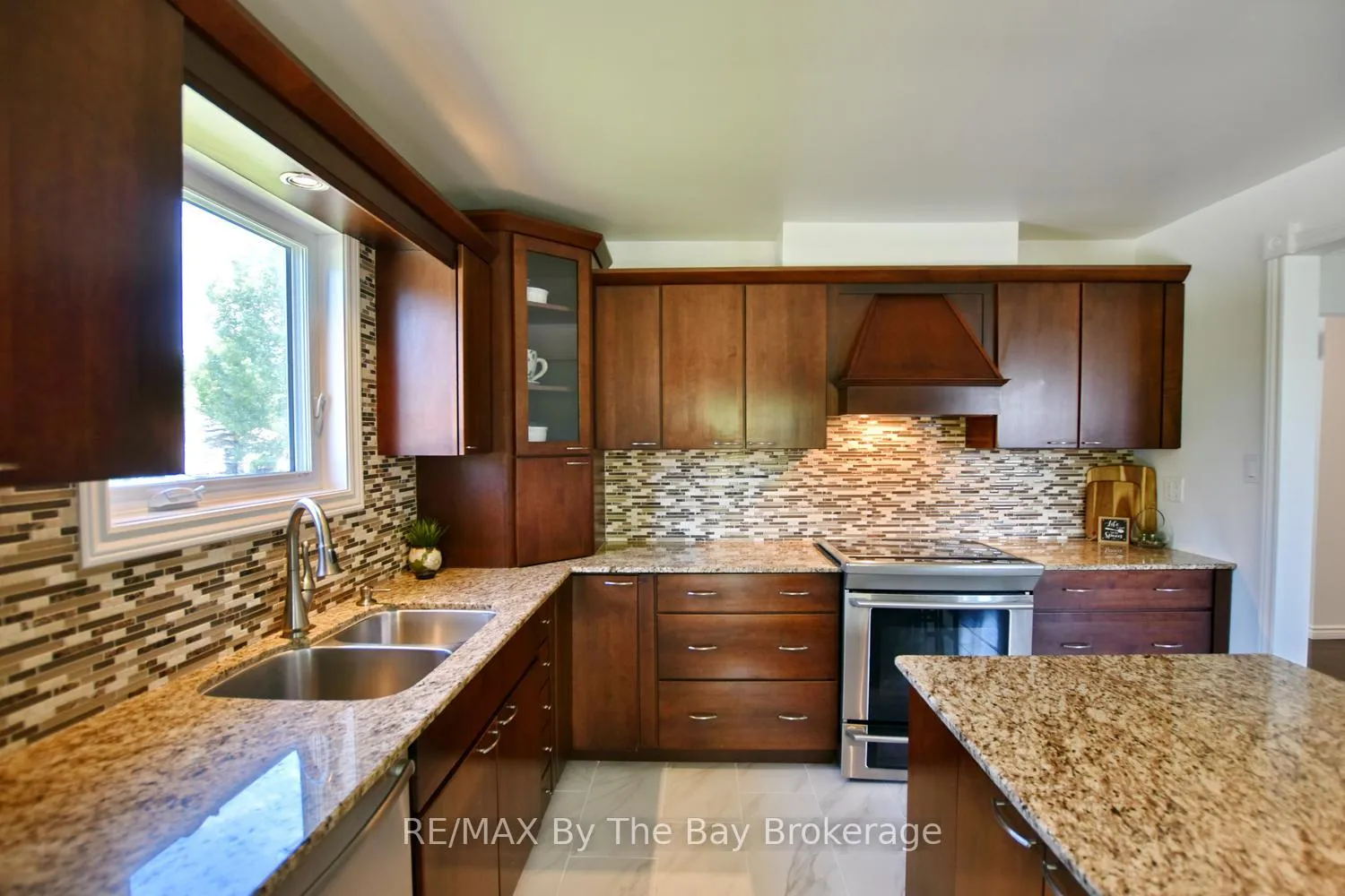 Photo 2 of 2 Birchmount Circle, Wasaga Beach — HOMEH