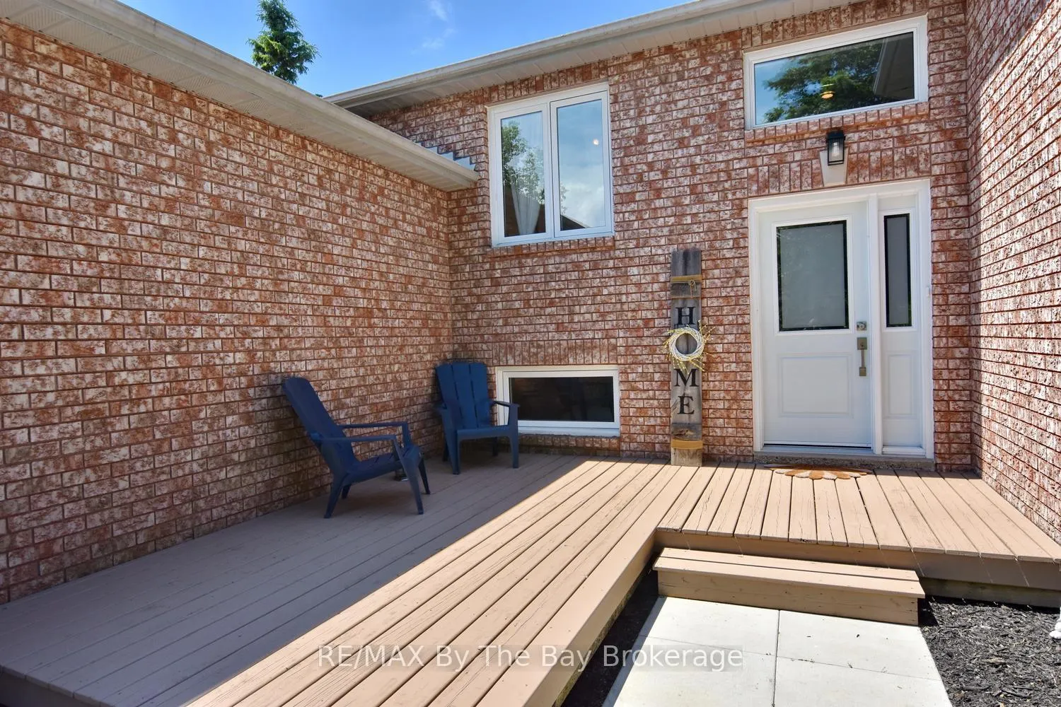 Photo 6 of 2 Birchmount Circle, Wasaga Beach — HOMEH