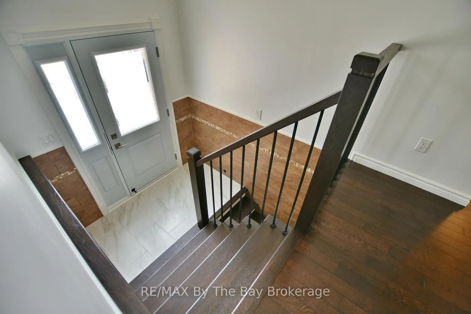 Photo 7 of 2 Birchmount Circle, Wasaga Beach — HOMEH