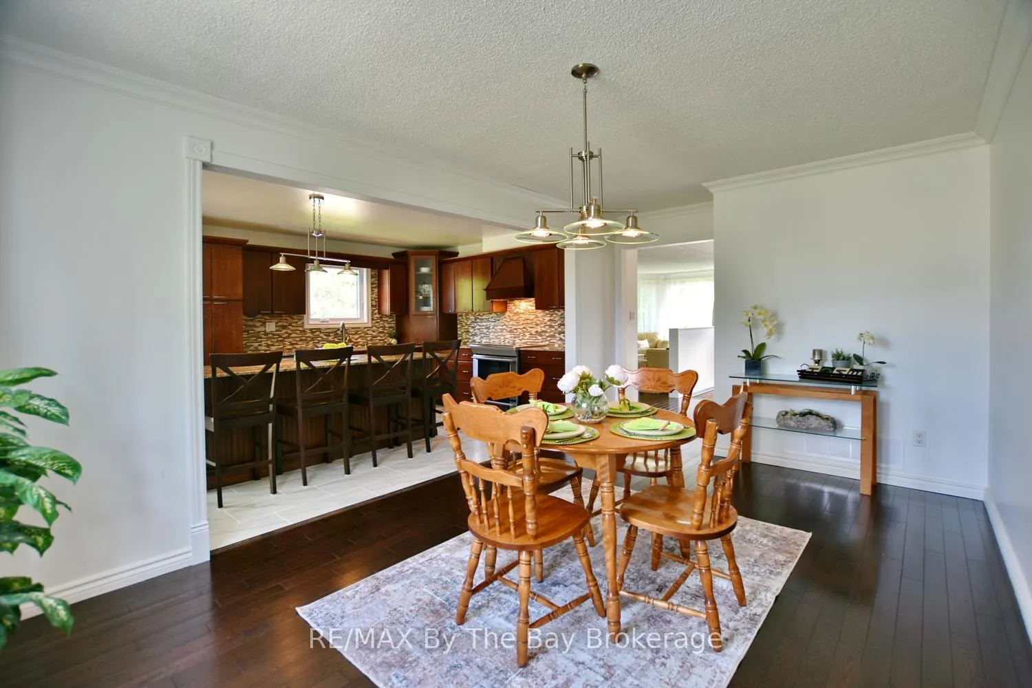 Photo 12 of 2 Birchmount Circle, Wasaga Beach — HOMEH