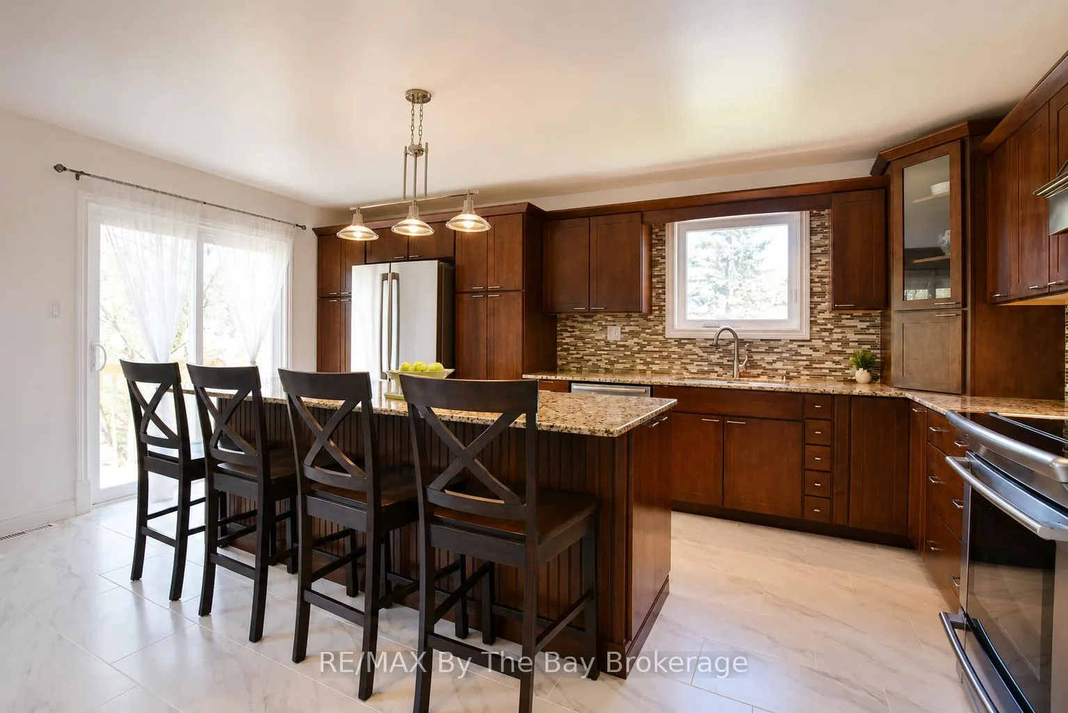 Photo 13 of 2 Birchmount Circle, Wasaga Beach — HOMEH