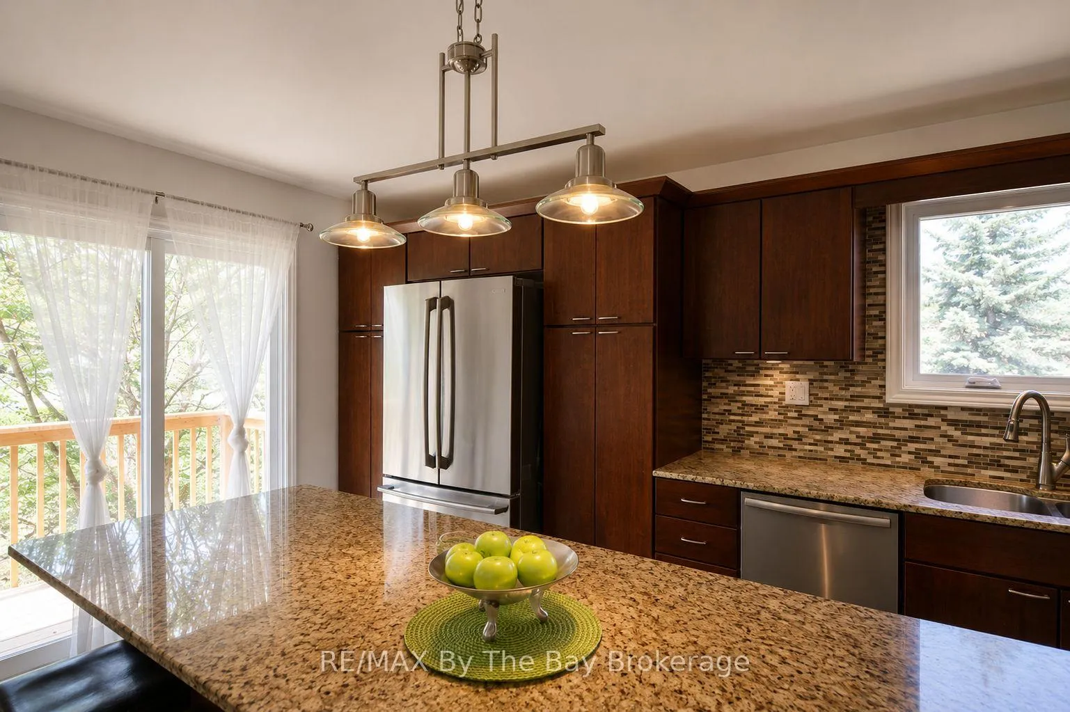 Photo 14 of 2 Birchmount Circle, Wasaga Beach — HOMEH