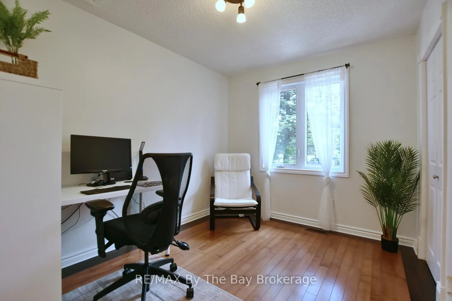 Photo 15 of 2 Birchmount Circle, Wasaga Beach — HOMEH