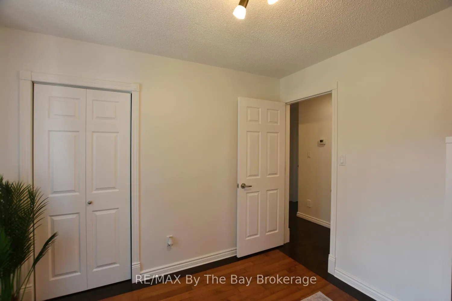 Photo 16 of 2 Birchmount Circle, Wasaga Beach — HOMEH