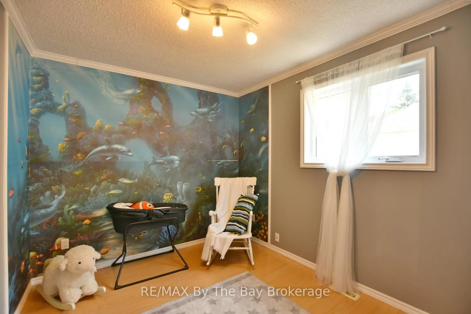 Photo 17 of 2 Birchmount Circle, Wasaga Beach — HOMEH