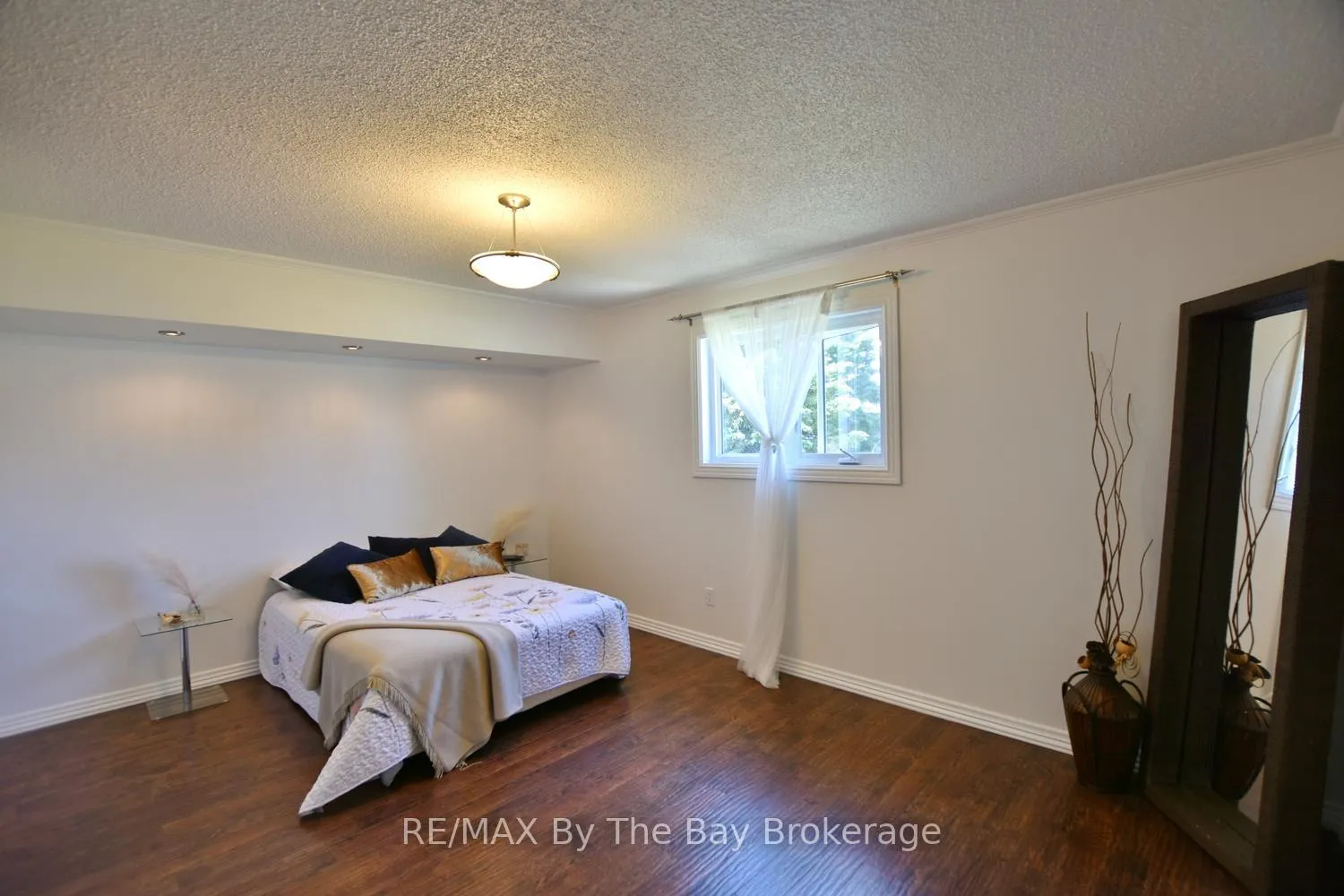 Photo 20 of 2 Birchmount Circle, Wasaga Beach — HOMEH
