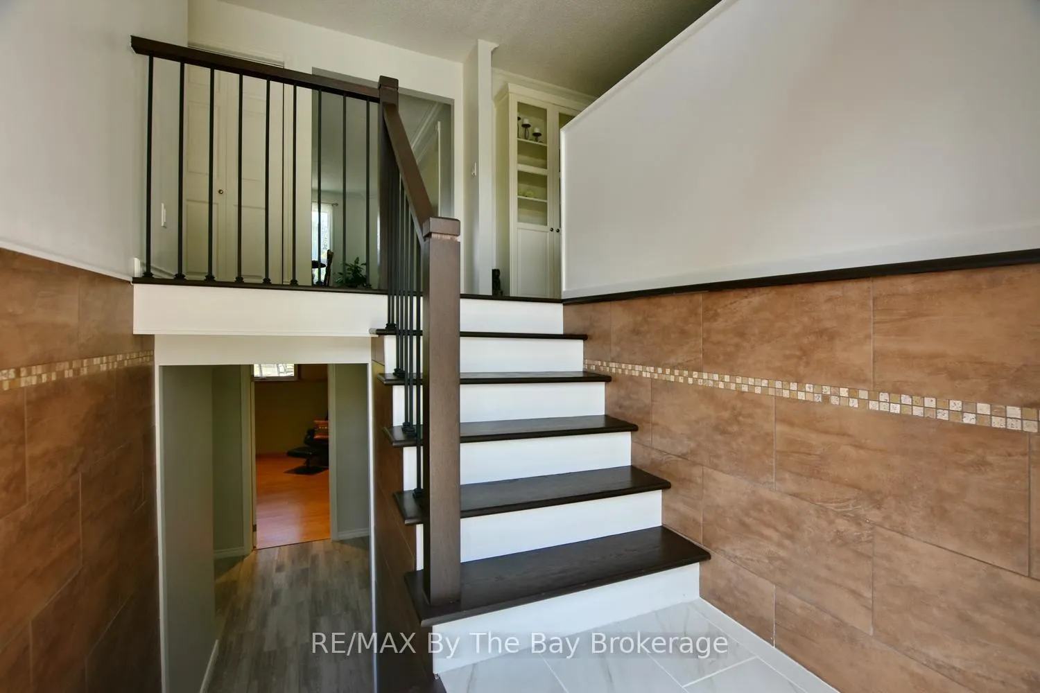 Photo 22 of 2 Birchmount Circle, Wasaga Beach — HOMEH