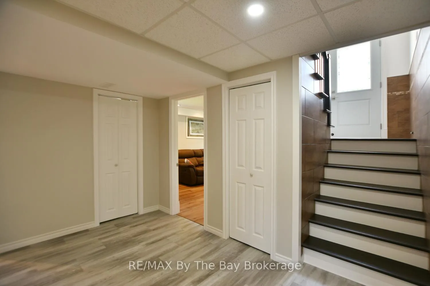 Photo 25 of 2 Birchmount Circle, Wasaga Beach — HOMEH