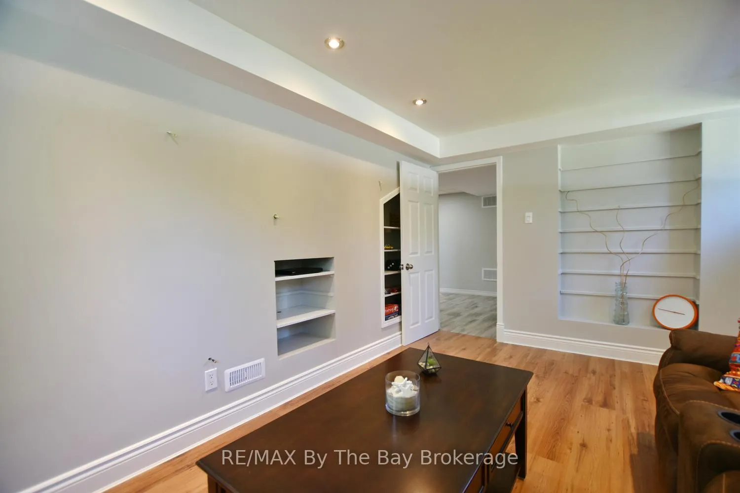 Photo 27 of 2 Birchmount Circle, Wasaga Beach — HOMEH