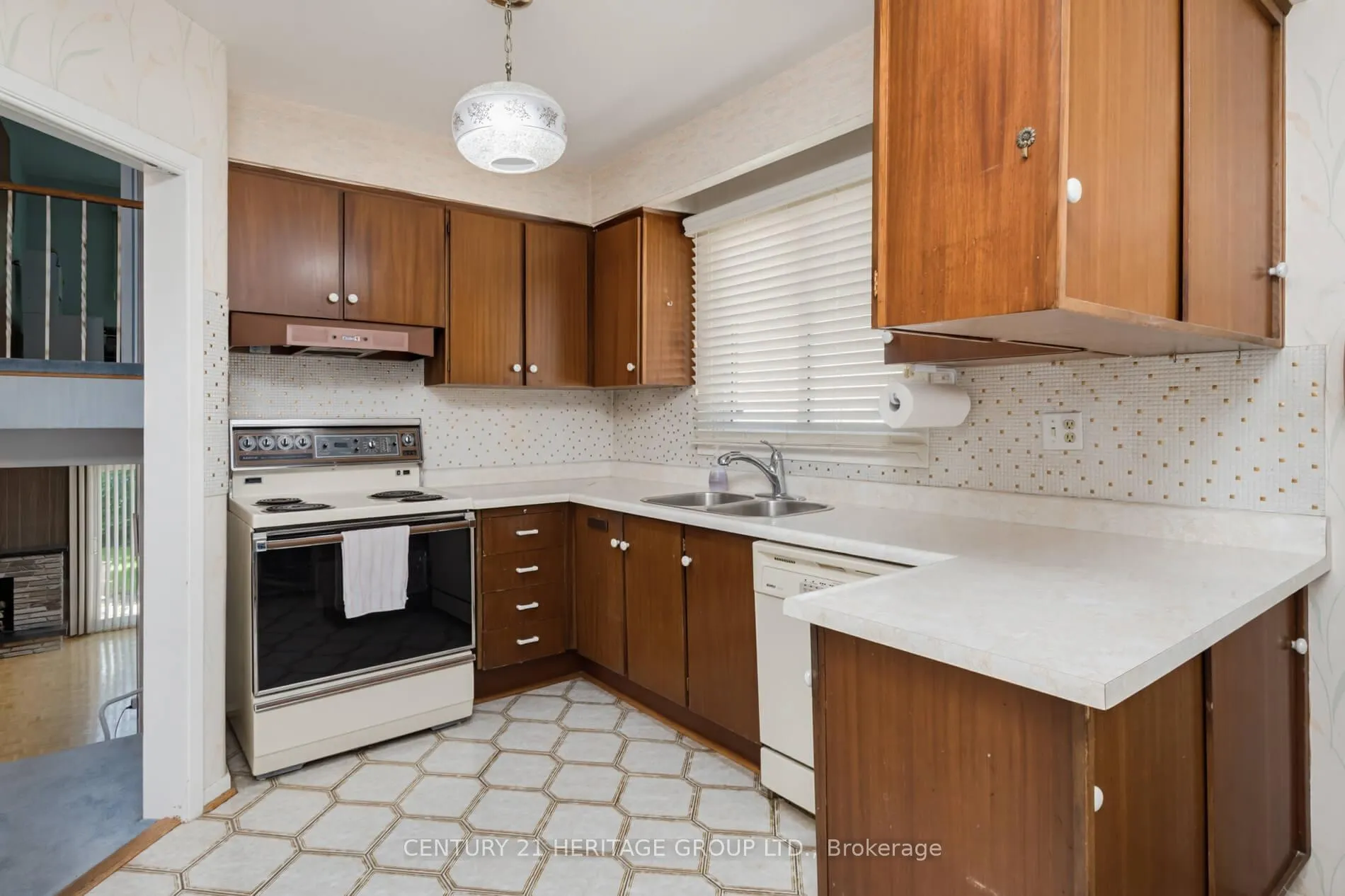 Photo 10 of 29 Lockmere Terrace, North York, Don Valley Village — HOMEH