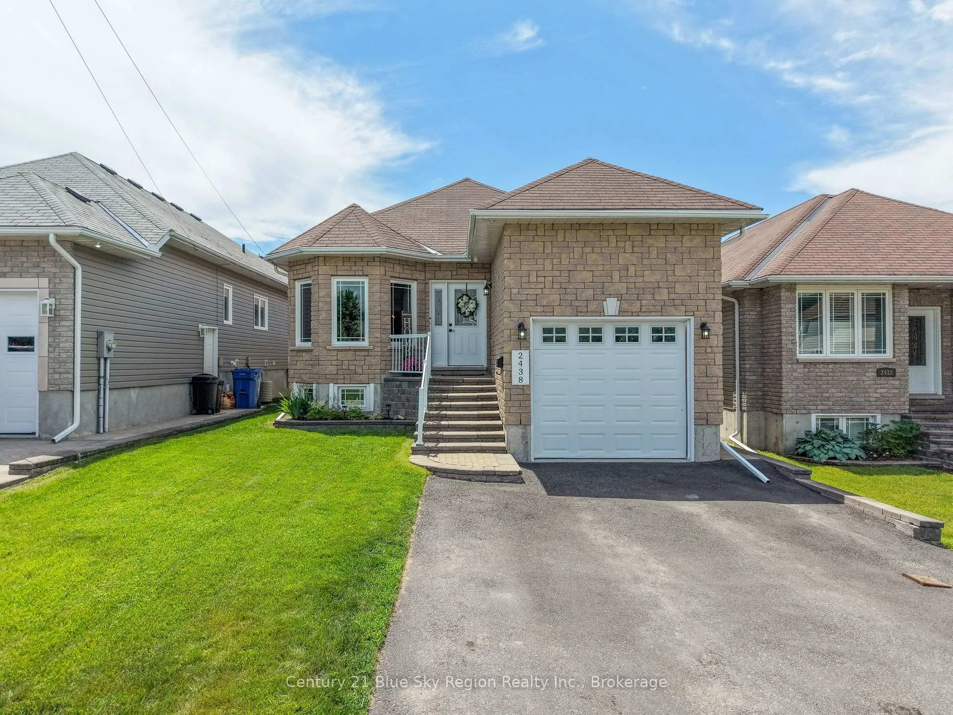 Photo 2 of 2438 Connaught Avenue, North Bay, Widdifield — HOMEH