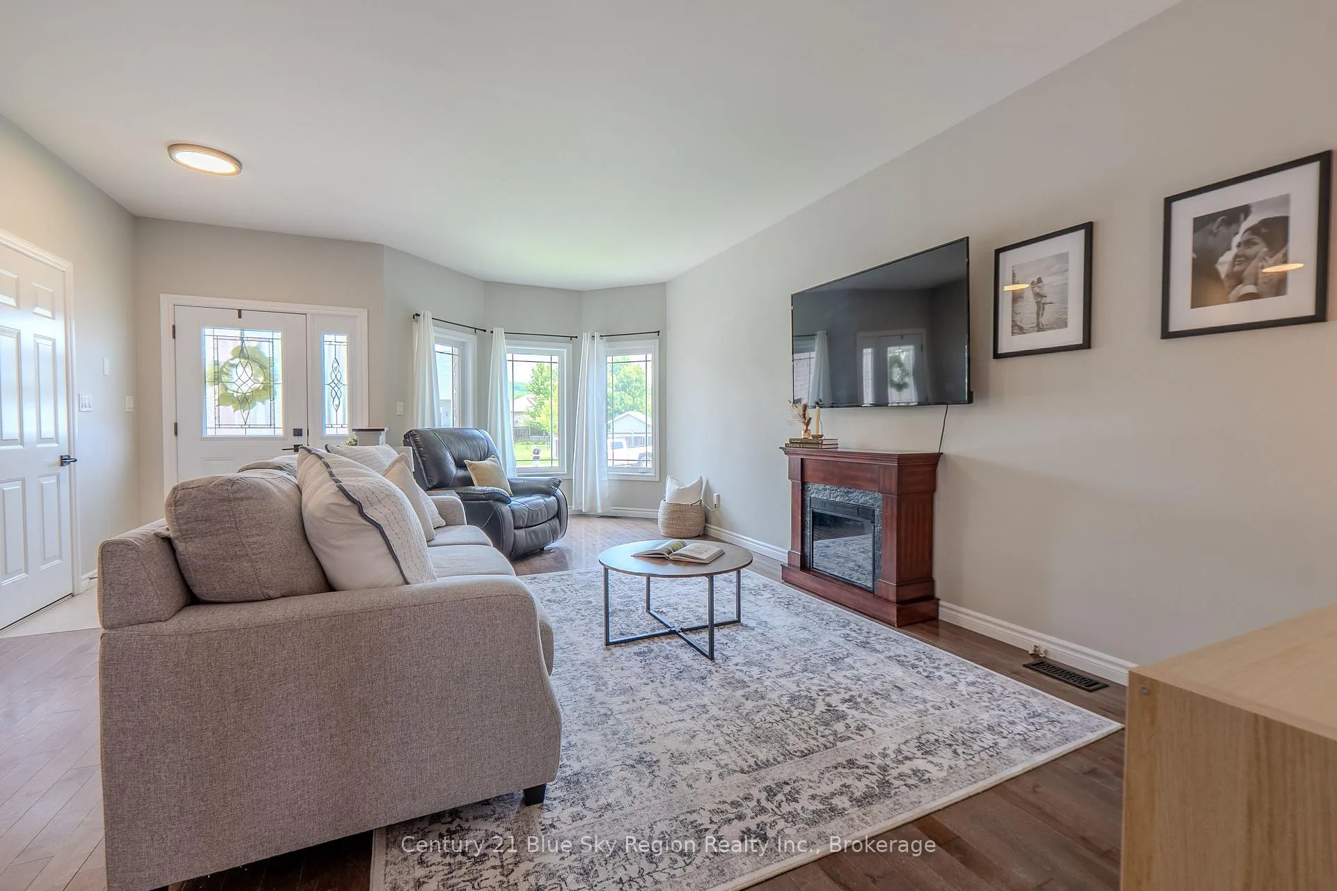 Photo 3 of 2438 Connaught Avenue, North Bay, Widdifield — HOMEH