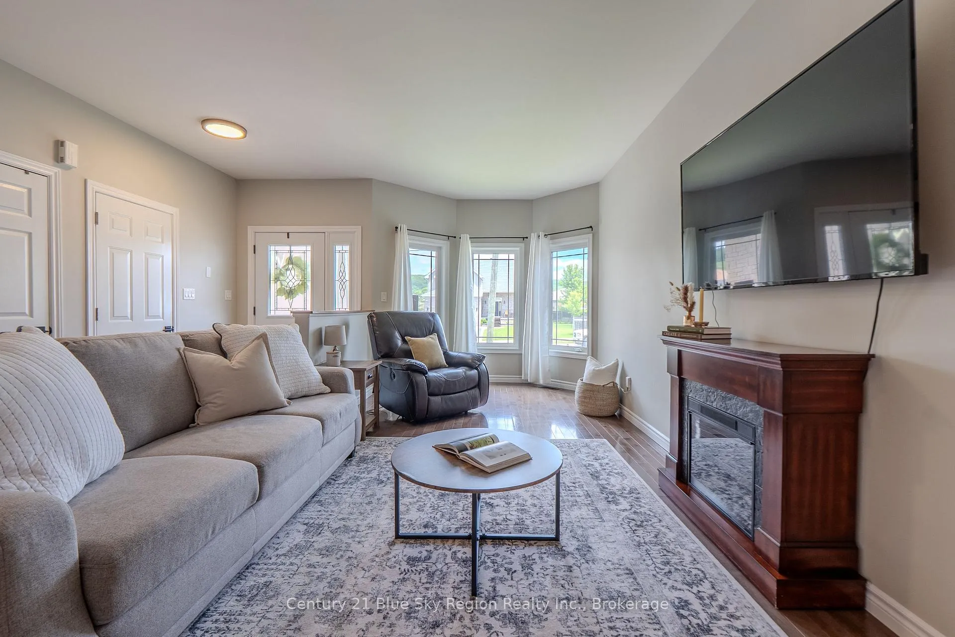 Photo 4 of 2438 Connaught Avenue, North Bay, Widdifield — HOMEH