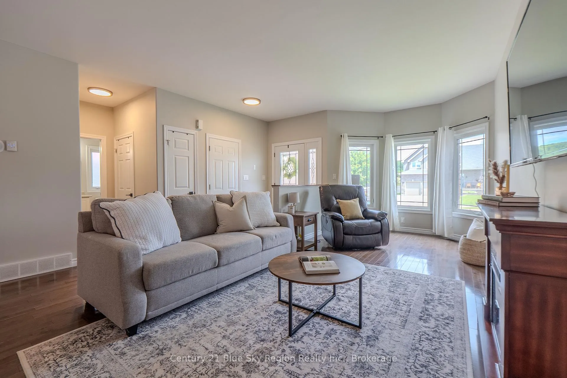 Photo 5 of 2438 Connaught Avenue, North Bay, Widdifield — HOMEH