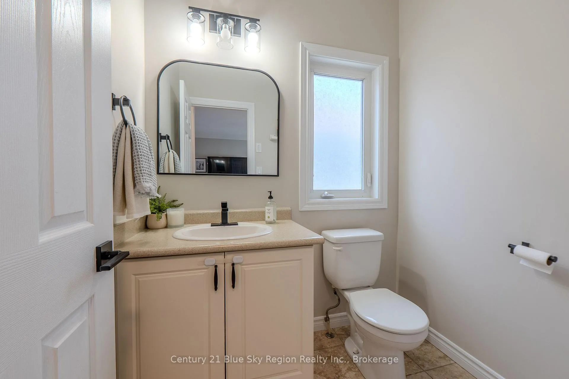 Photo 9 of 2438 Connaught Avenue, North Bay, Widdifield — HOMEH