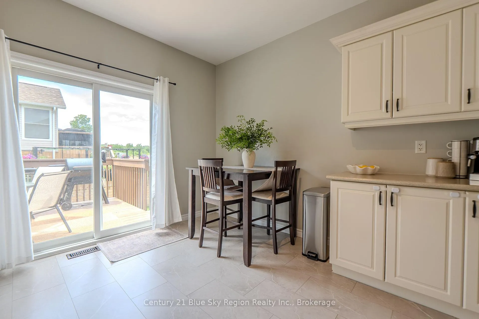 Photo 19 of 2438 Connaught Avenue, North Bay, Widdifield — HOMEH