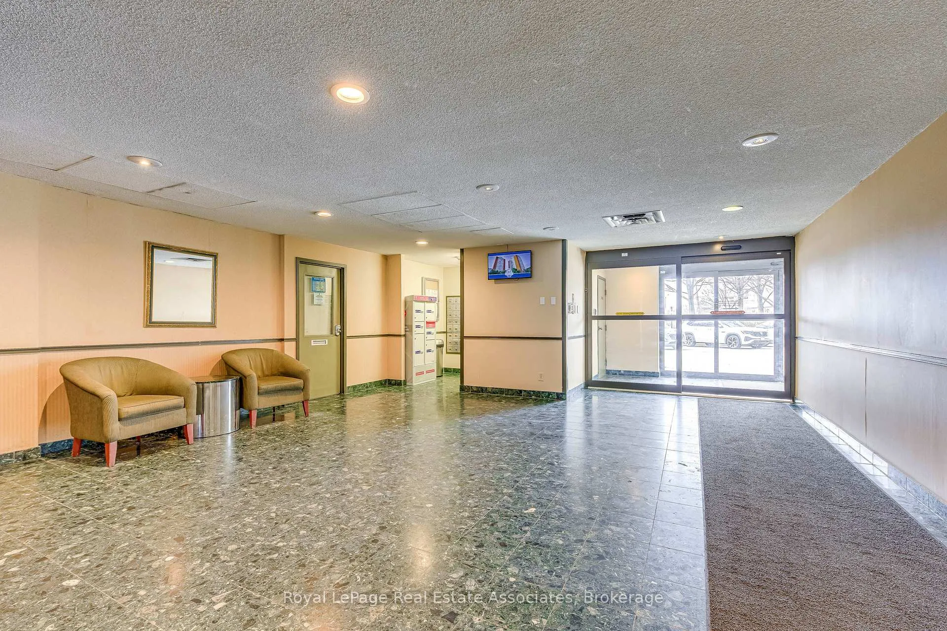 Photo 5 of Unit Ph18, 4185 Shipp Drive, Mississauga, City Centre — HOMEH