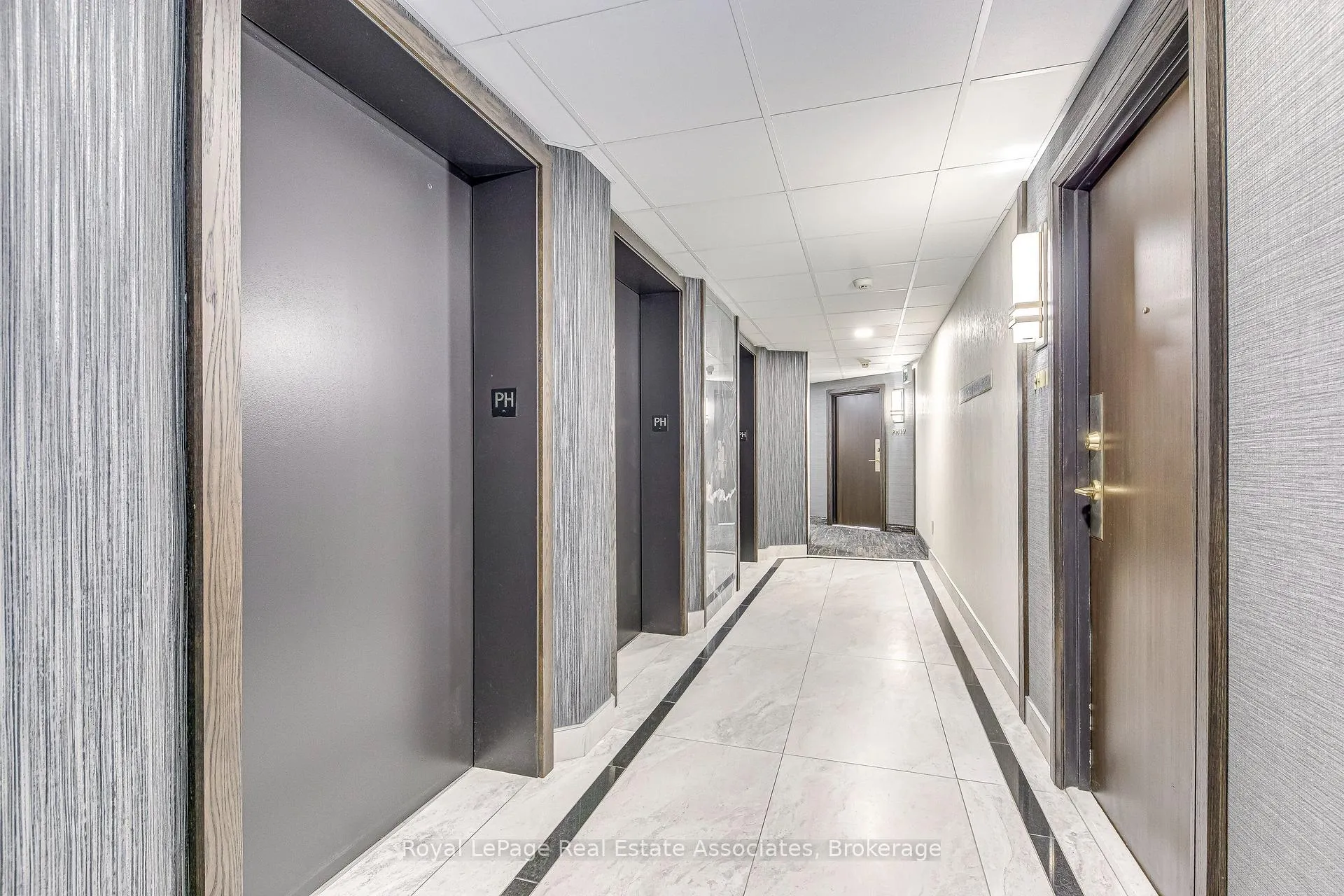 Photo 6 of Unit Ph18, 4185 Shipp Drive, Mississauga, City Centre — HOMEH