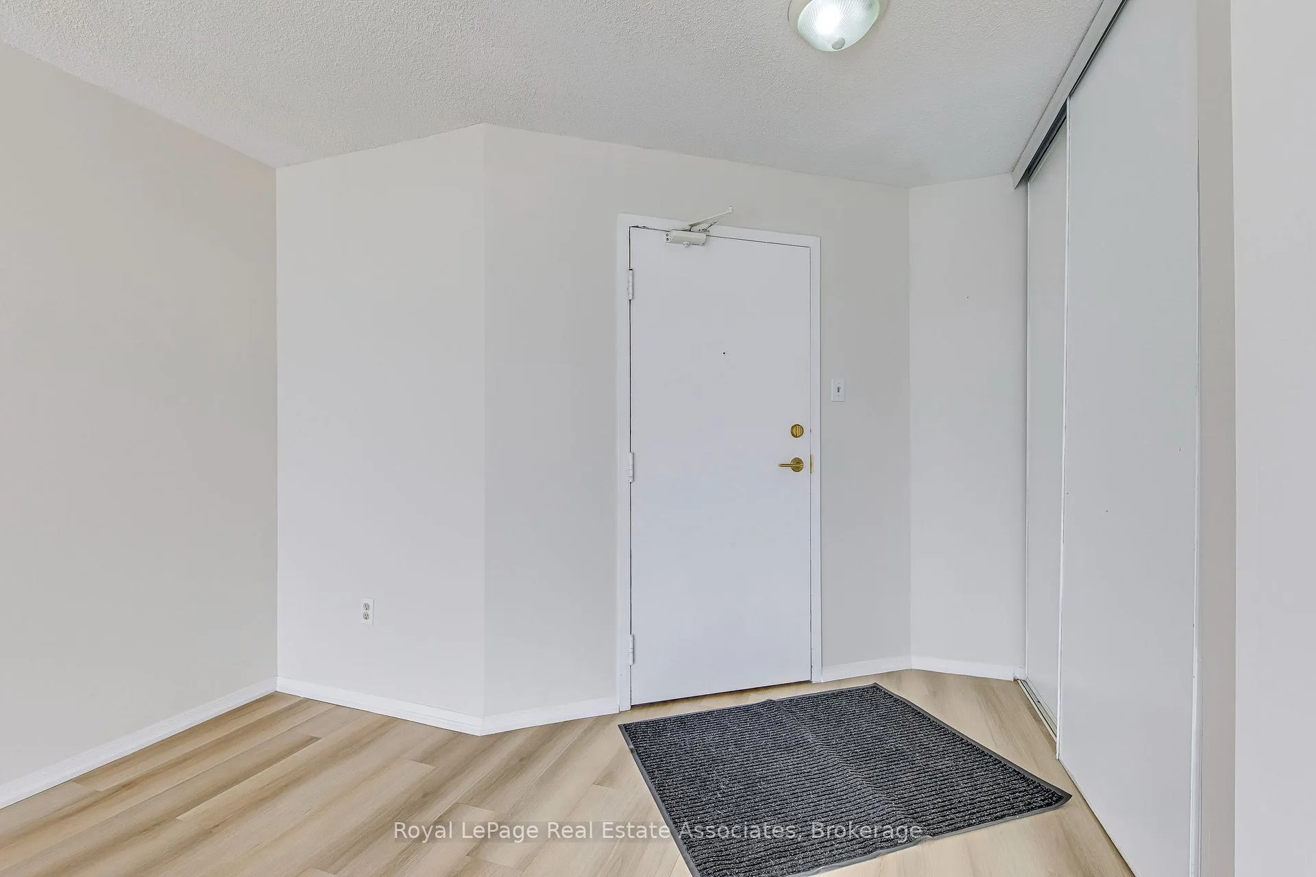 Photo 8 of Unit Ph18, 4185 Shipp Drive, Mississauga, City Centre — HOMEH