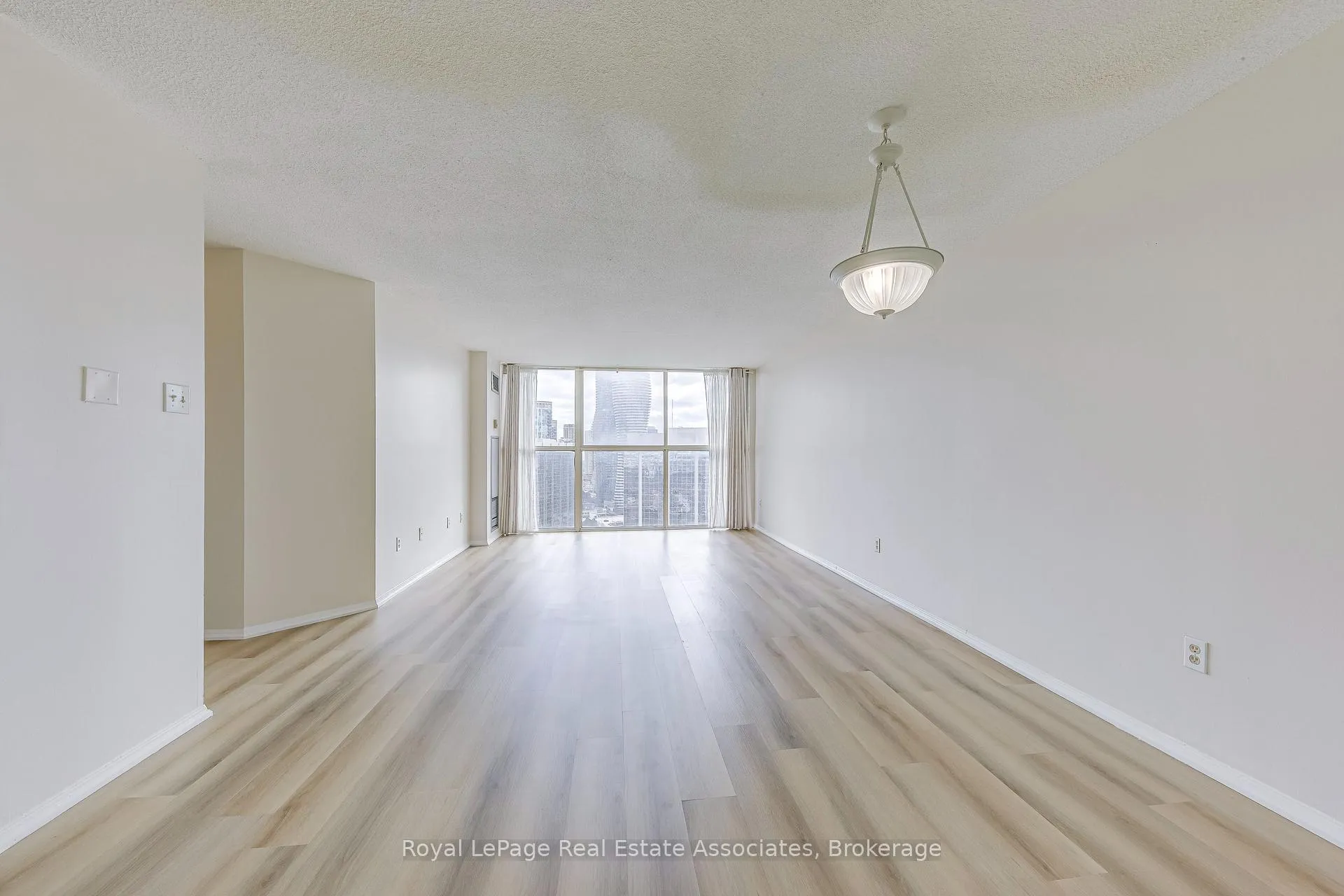 Photo 9 of Unit Ph18, 4185 Shipp Drive, Mississauga, City Centre — HOMEH