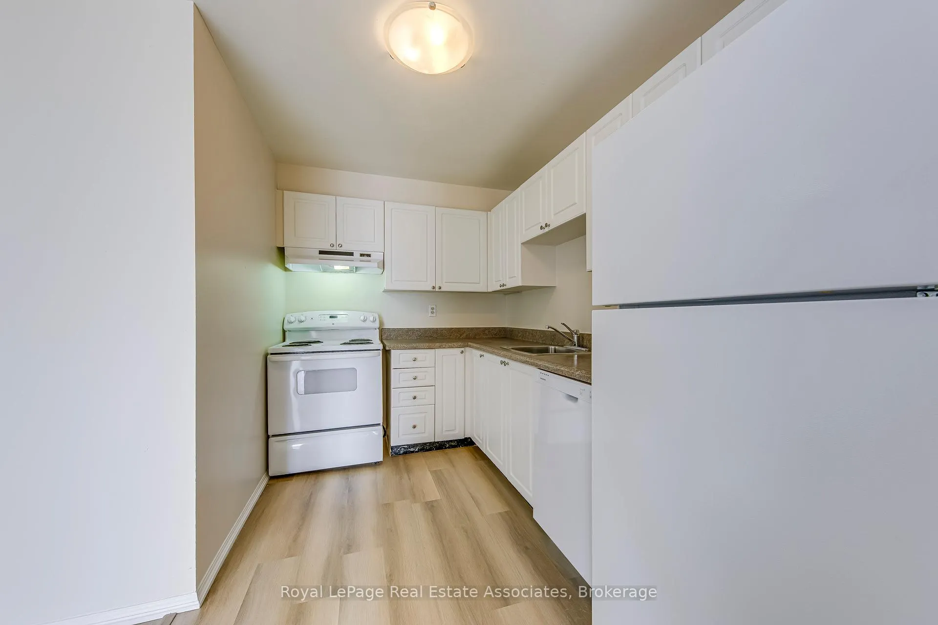 Photo 15 of Unit Ph18, 4185 Shipp Drive, Mississauga, City Centre — HOMEH