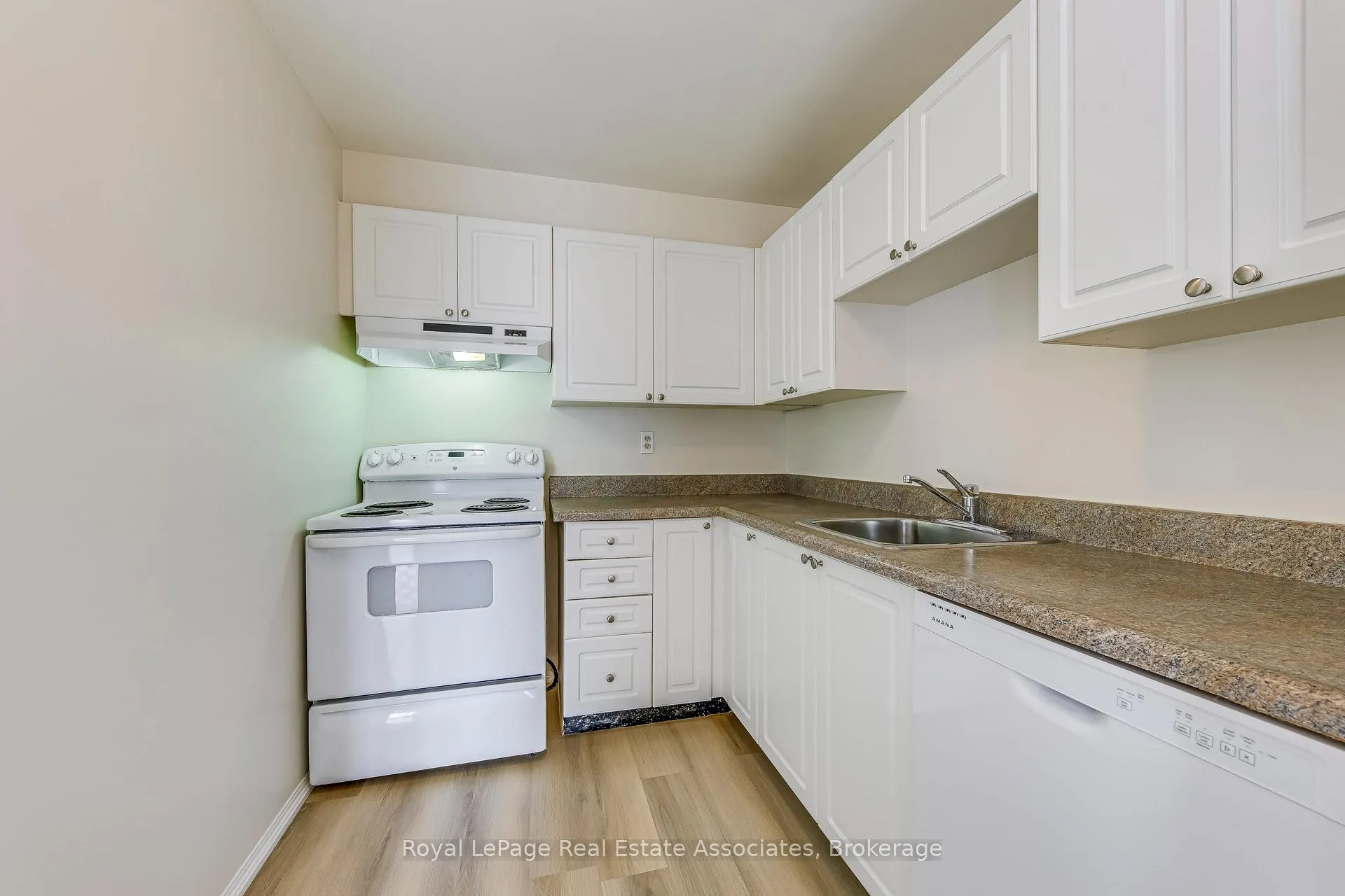 Photo 16 of Unit Ph18, 4185 Shipp Drive, Mississauga, City Centre — HOMEH