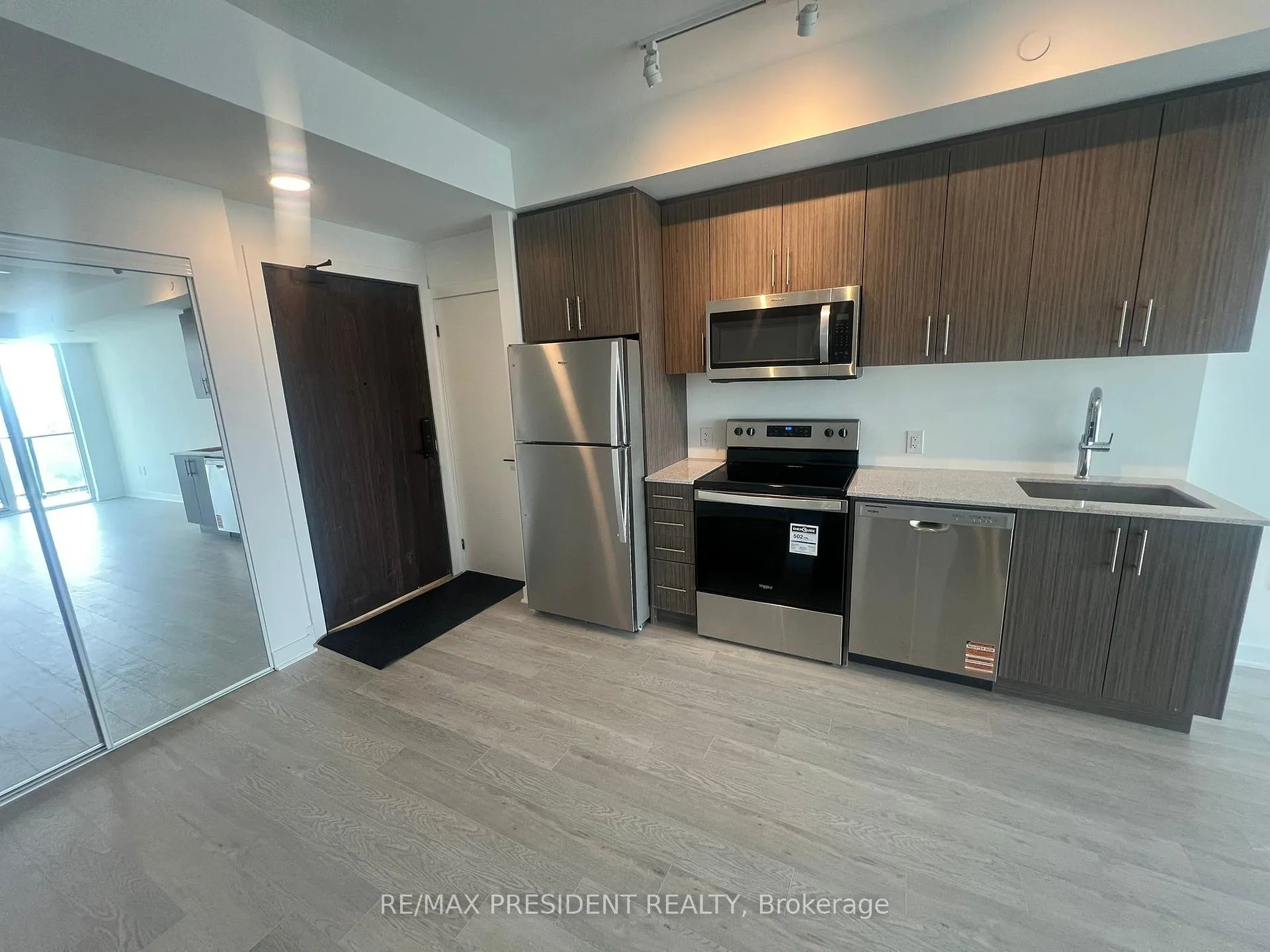 Photo 5 of Unit 1018, 2782 Barton Street, Hamilton, Riverdale — HOMEH