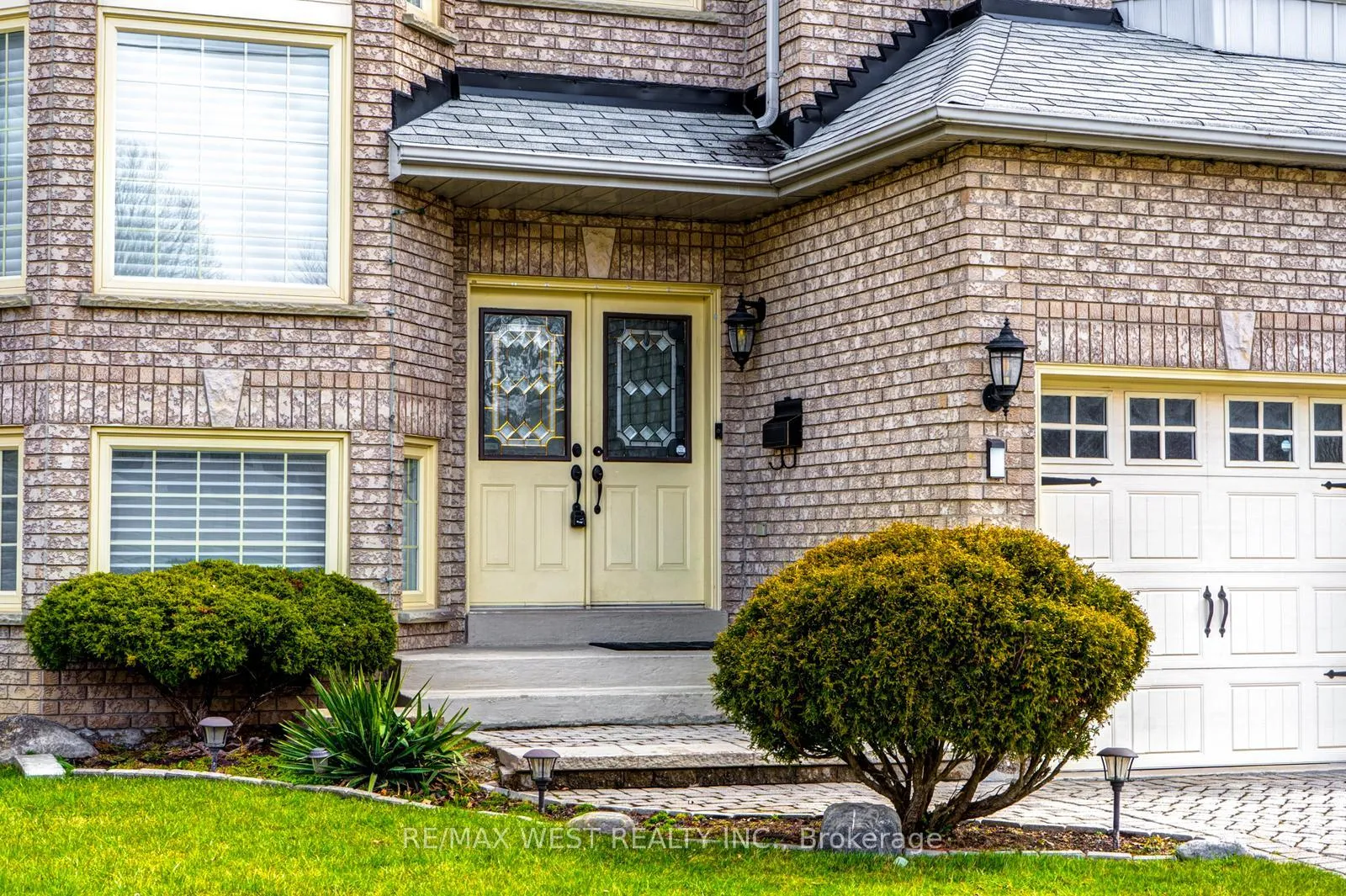 Photo 3 of 229 Baker Avenue, Richmond Hill, Harding — HOMEH