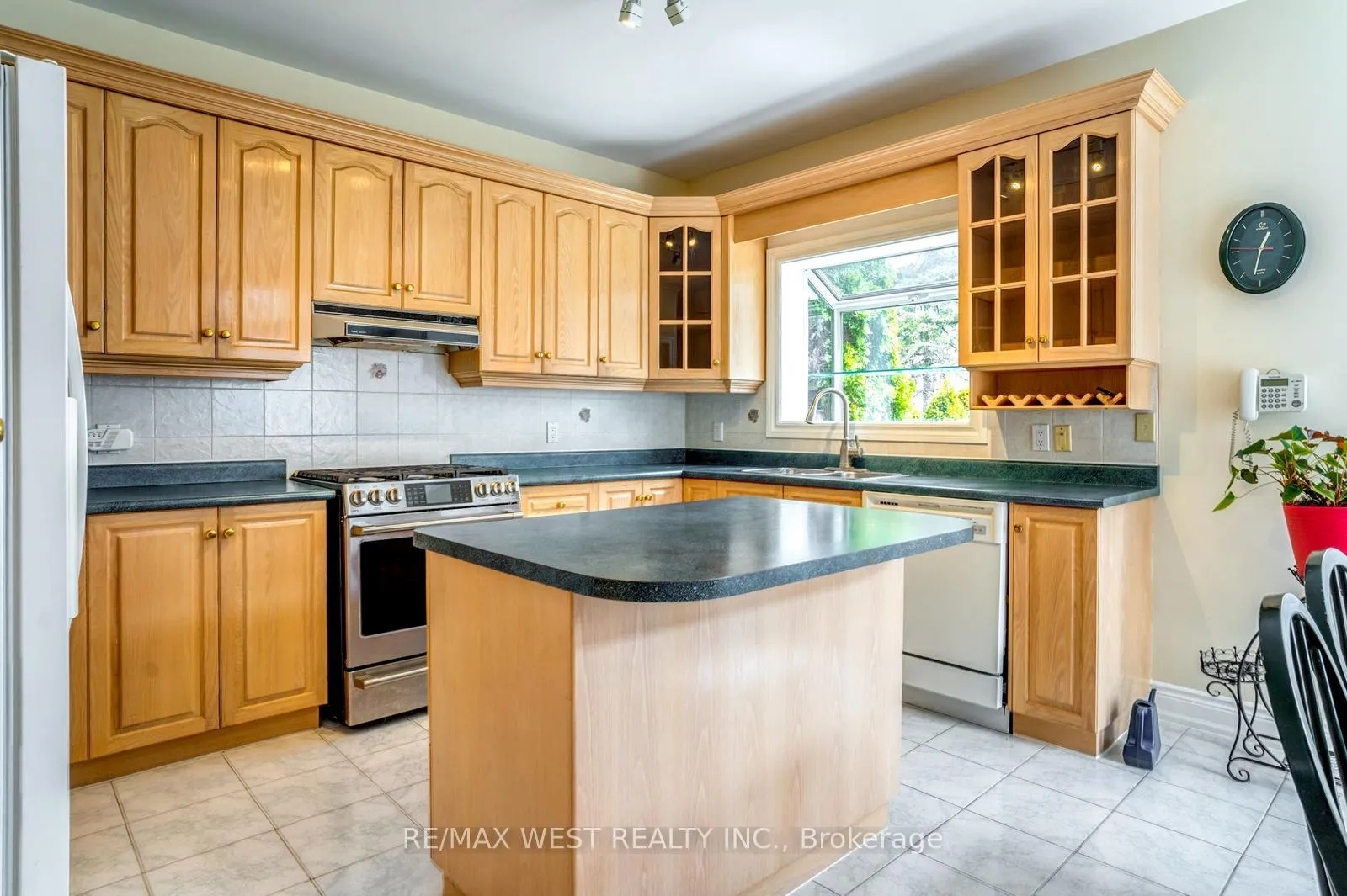 Photo 15 of 229 Baker Avenue, Richmond Hill, Harding — HOMEH