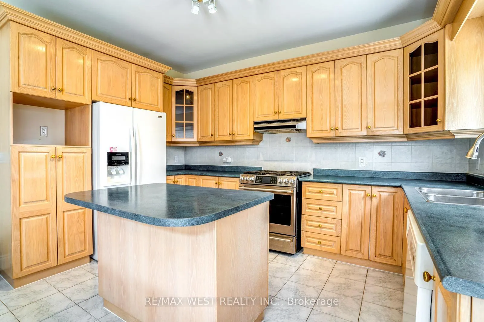 Photo 16 of 229 Baker Avenue, Richmond Hill, Harding — HOMEH