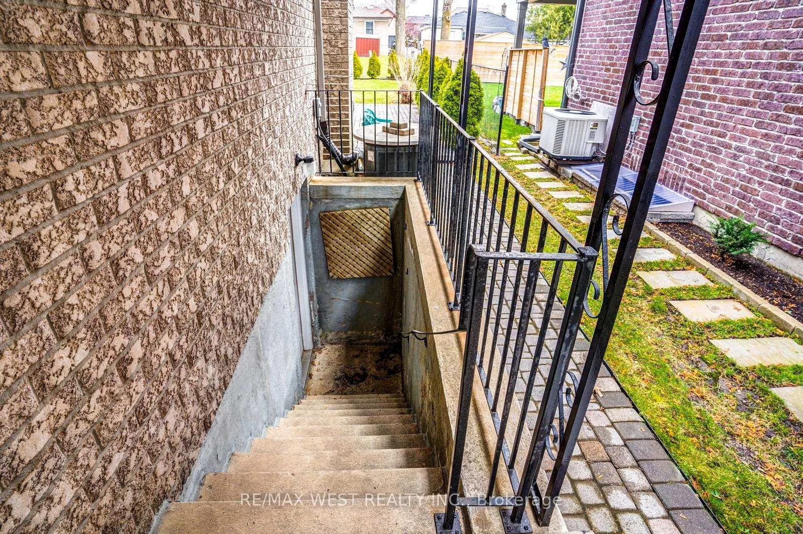 Photo 38 of 229 Baker Avenue, Richmond Hill, Harding — HOMEH