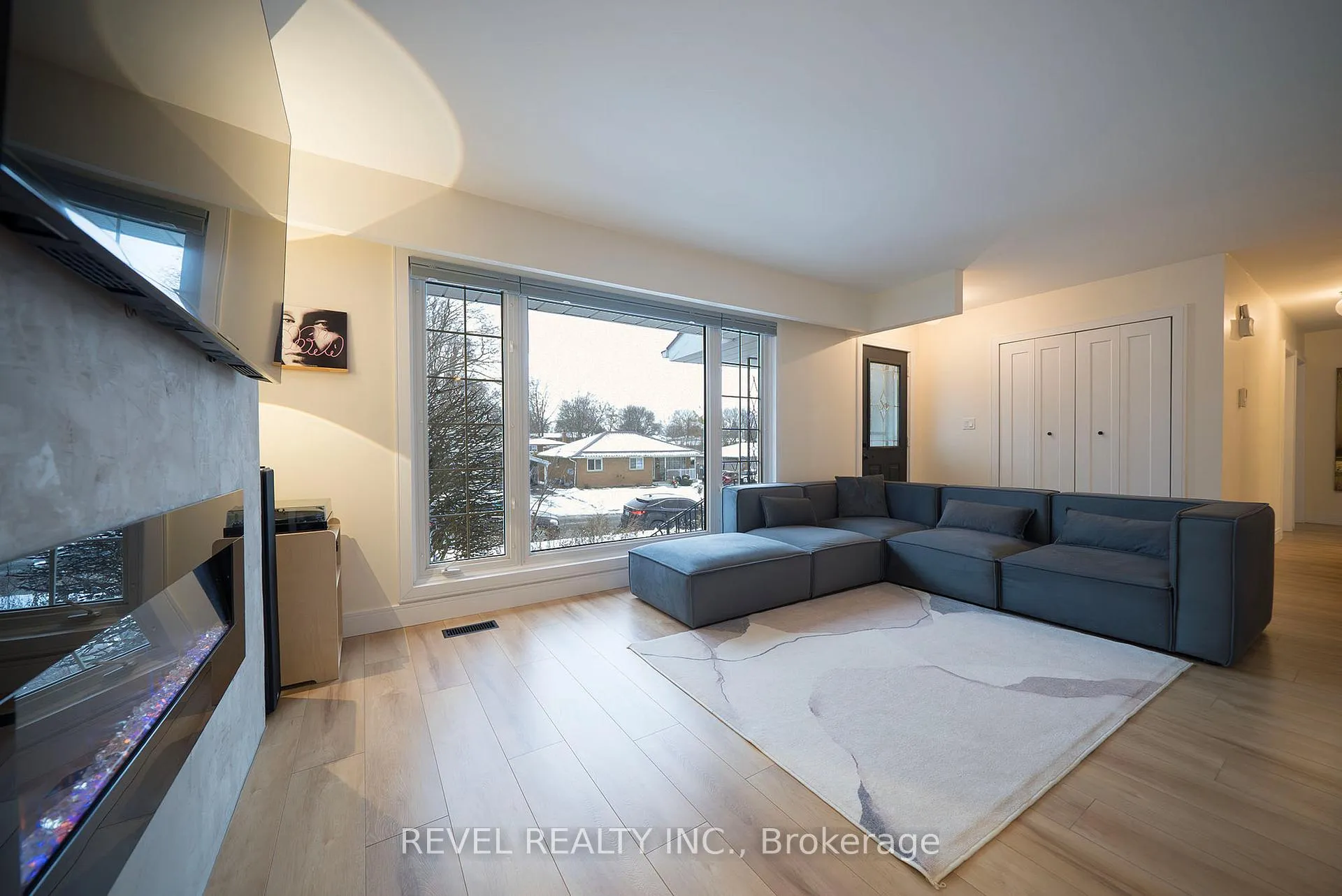 Photo 3 of 2 Grenada Drive, Norfolk, Simcoe — HOMEH