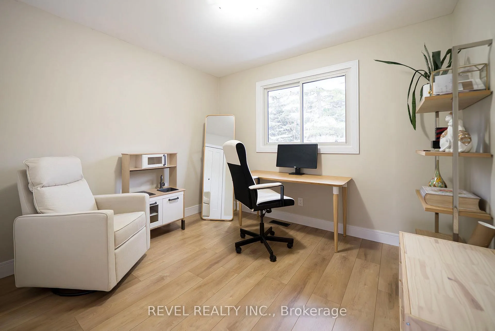 Photo 11 of 2 Grenada Drive, Norfolk, Simcoe — HOMEH