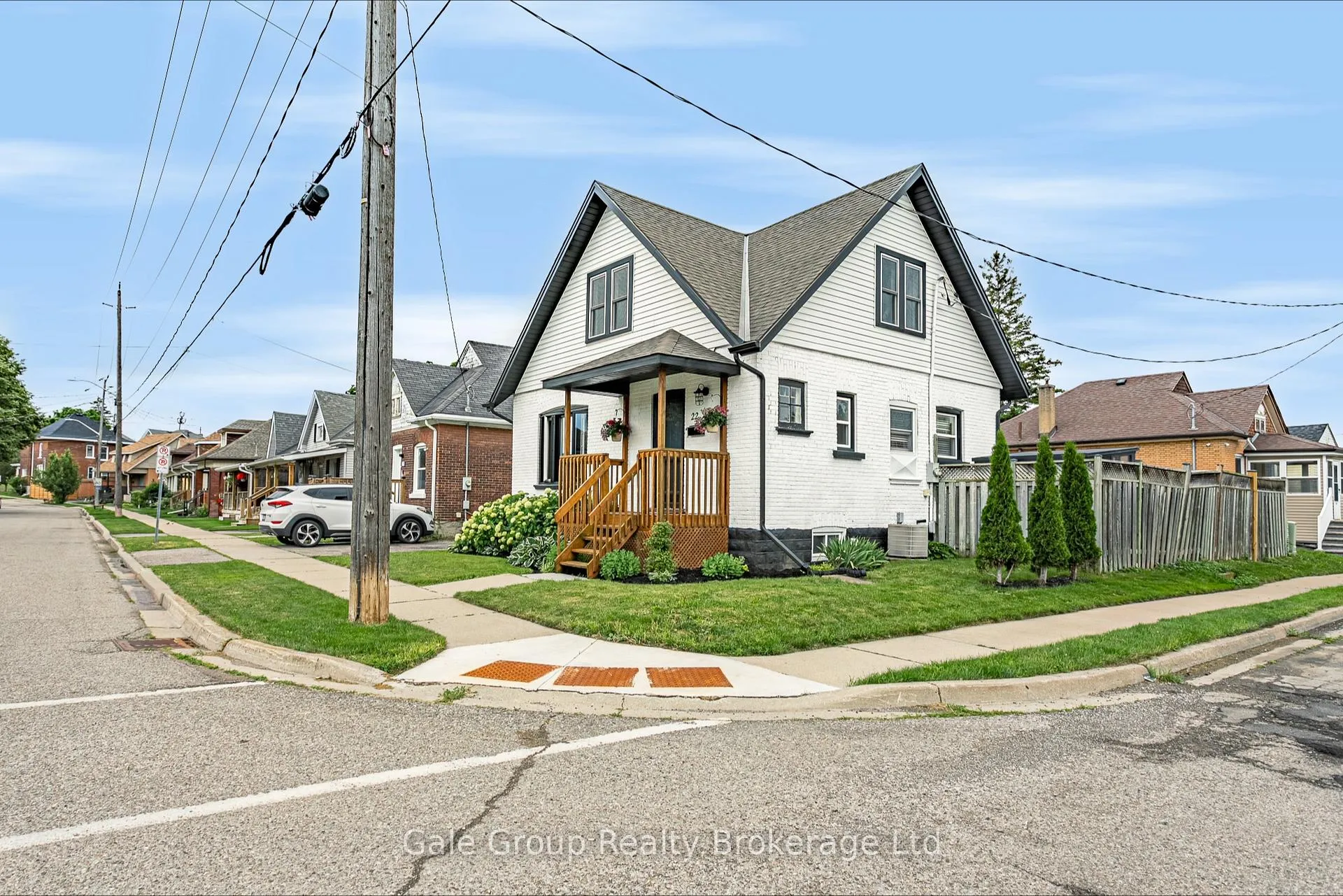 Photo 1 of 22 Strathcona Avenue, Brantford, Eagle Place East — HOMEH