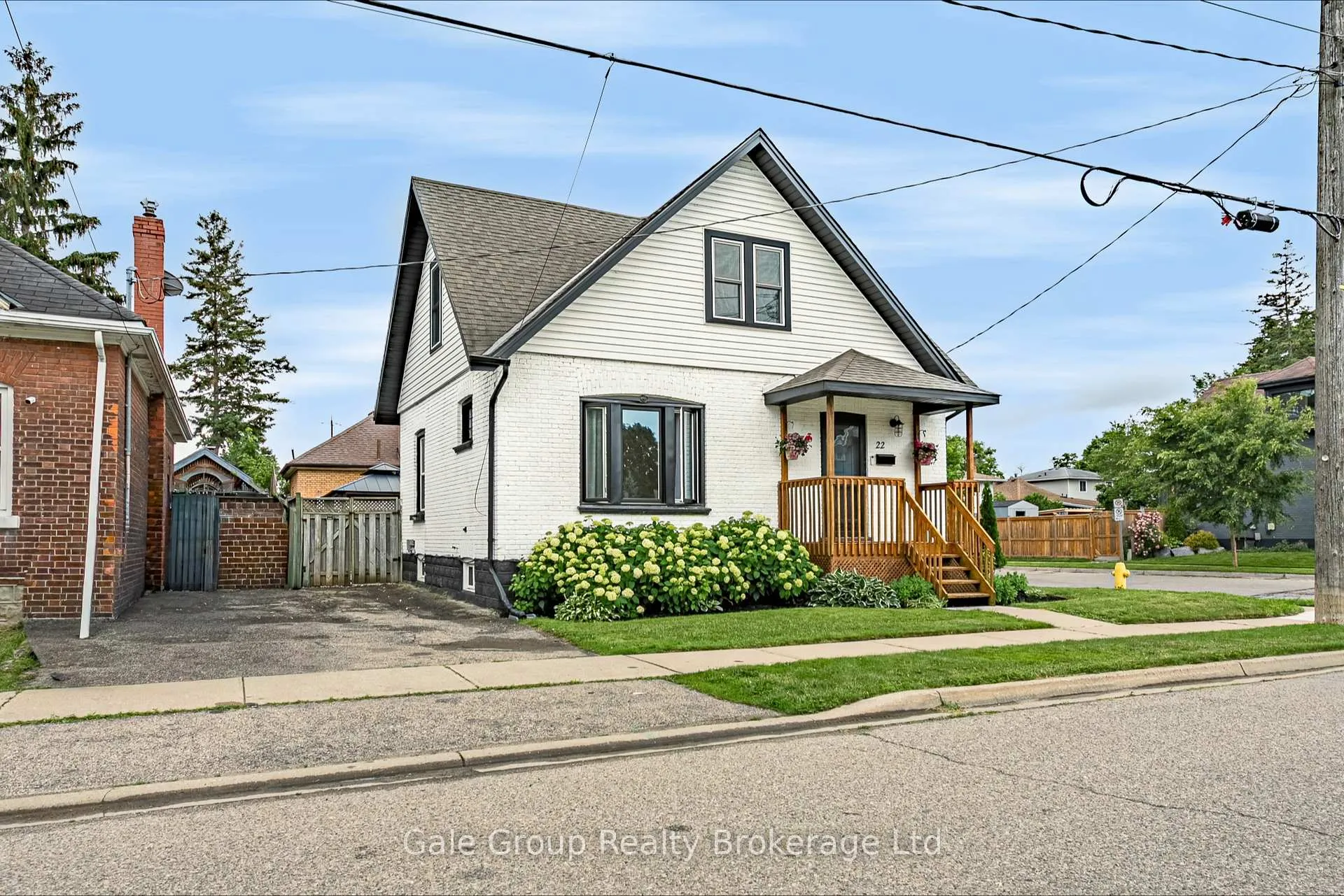 Photo 3 of 22 Strathcona Avenue, Brantford, Eagle Place East — HOMEH