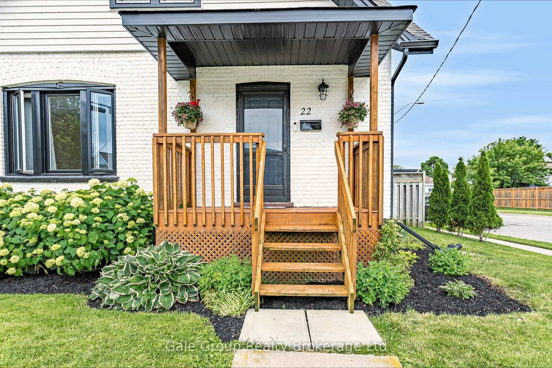 Photo 4 of 22 Strathcona Avenue, Brantford, Eagle Place East — HOMEH