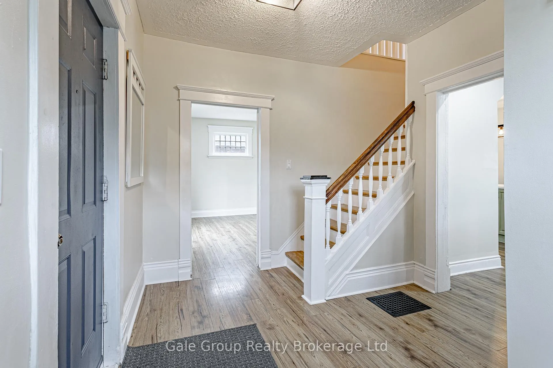 Photo 6 of 22 Strathcona Avenue, Brantford, Eagle Place East — HOMEH