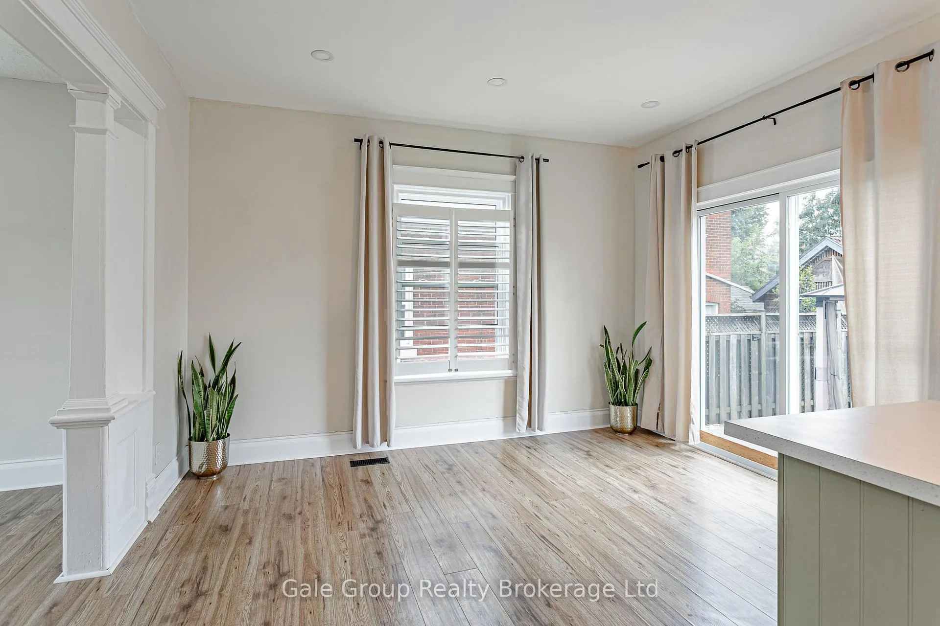 Photo 8 of 22 Strathcona Avenue, Brantford, Eagle Place East — HOMEH