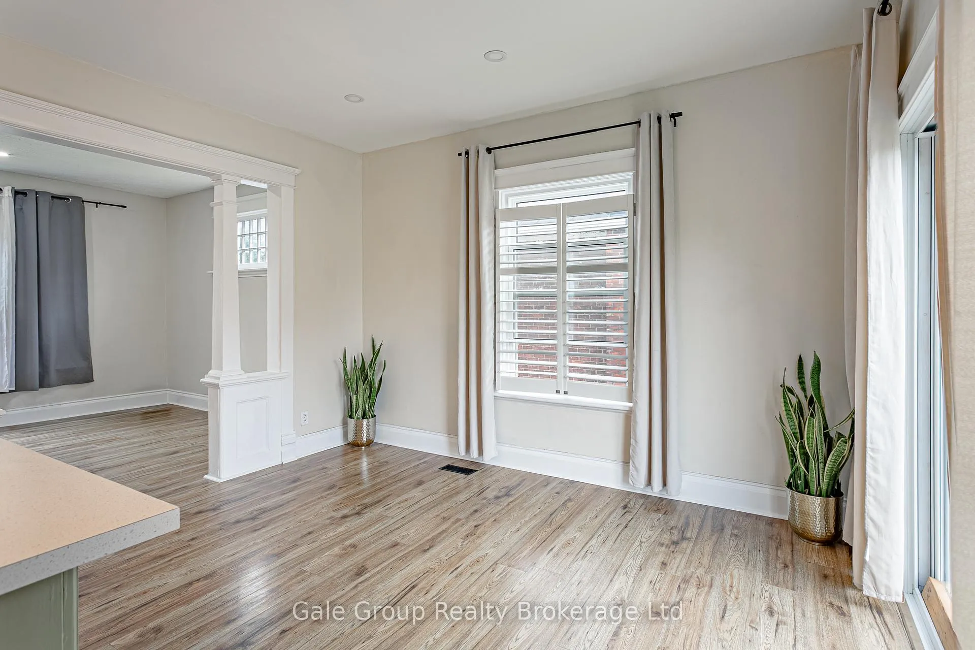 Photo 10 of 22 Strathcona Avenue, Brantford, Eagle Place East — HOMEH